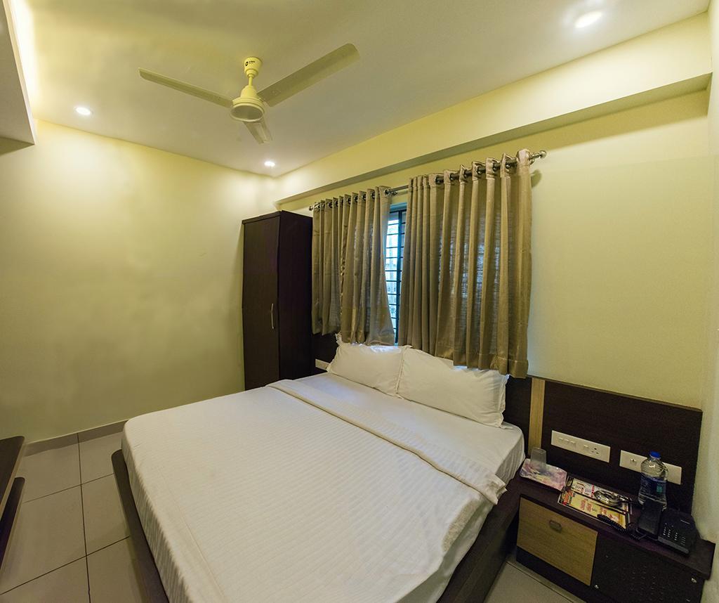 Hotel Bombay Residency--Bombay Lucky Restaurant Mangalore Extérieur photo